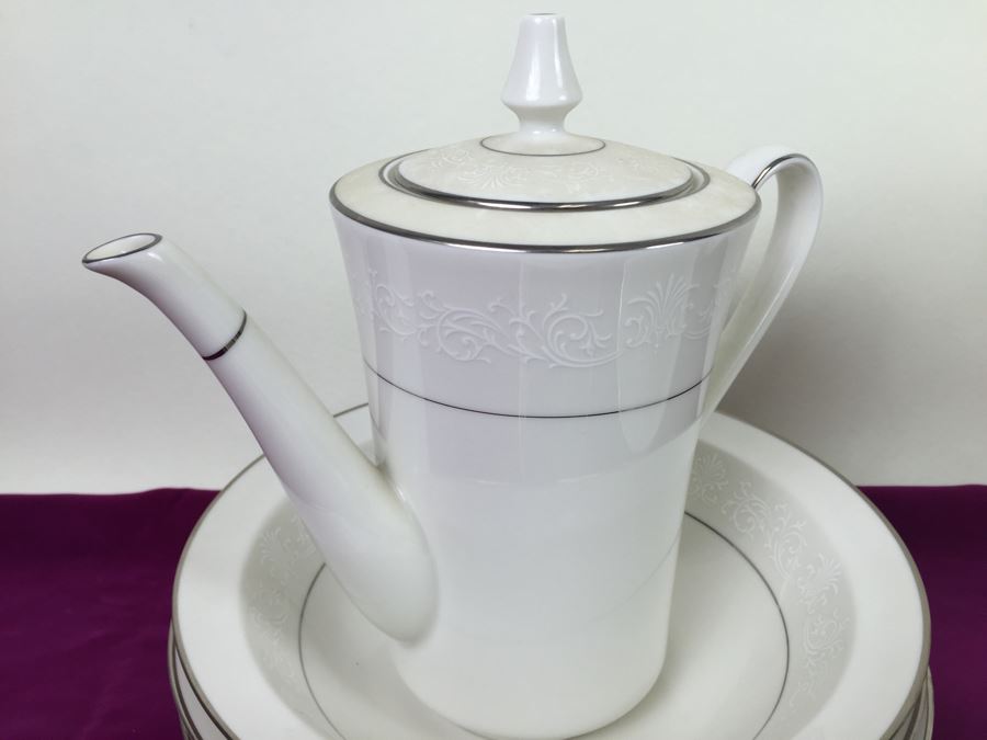 Elegant Large Set Of Noritake Ivory China Japan Marseille 7550 White With Silver Rim [Photo 16]