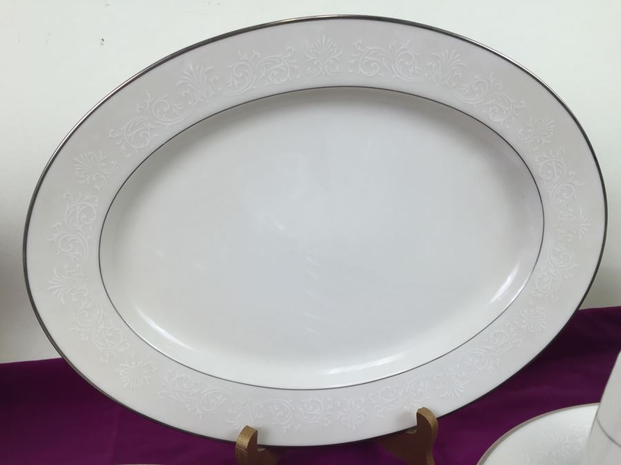 Elegant Large Set Of Noritake Ivory China Japan Marseille 7550 White With Silver Rim [Photo 17]