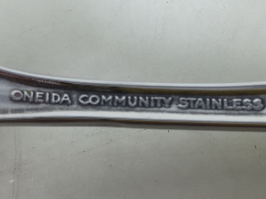 Oneida Community Stainless Steel Silverware Flatware Set [Photo 3]