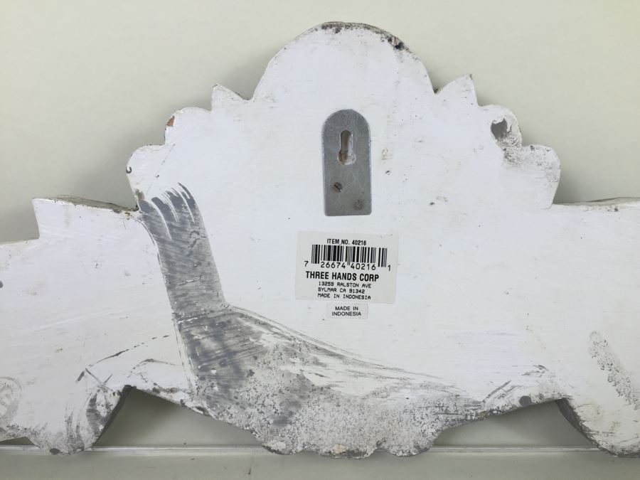 Contemporary Gray Wall Decor [Photo 6]