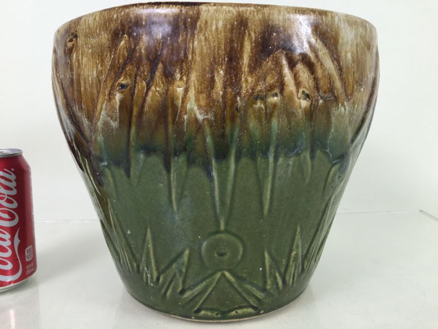 Large Vintage Green And Tan USA Pottery Pot [Photo 2]