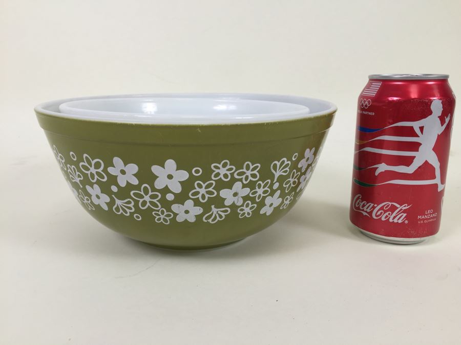Vintage Pyrex Green And White Nesting Bowls