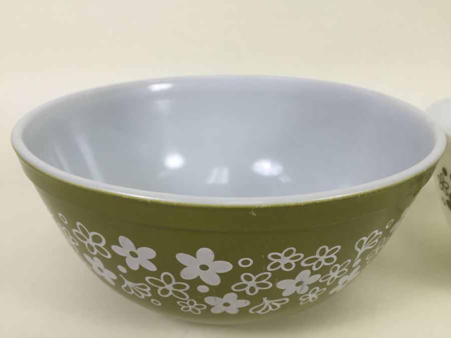 Vintage Pyrex Green And White Nesting Bowls [Photo 5]
