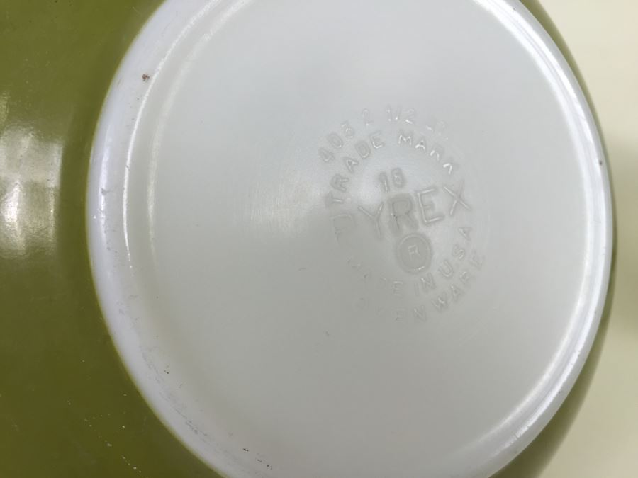 Vintage Pyrex Green And White Nesting Bowls [Photo 7]