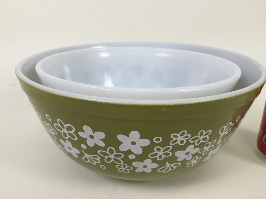 Vintage Pyrex Green And White Nesting Bowls