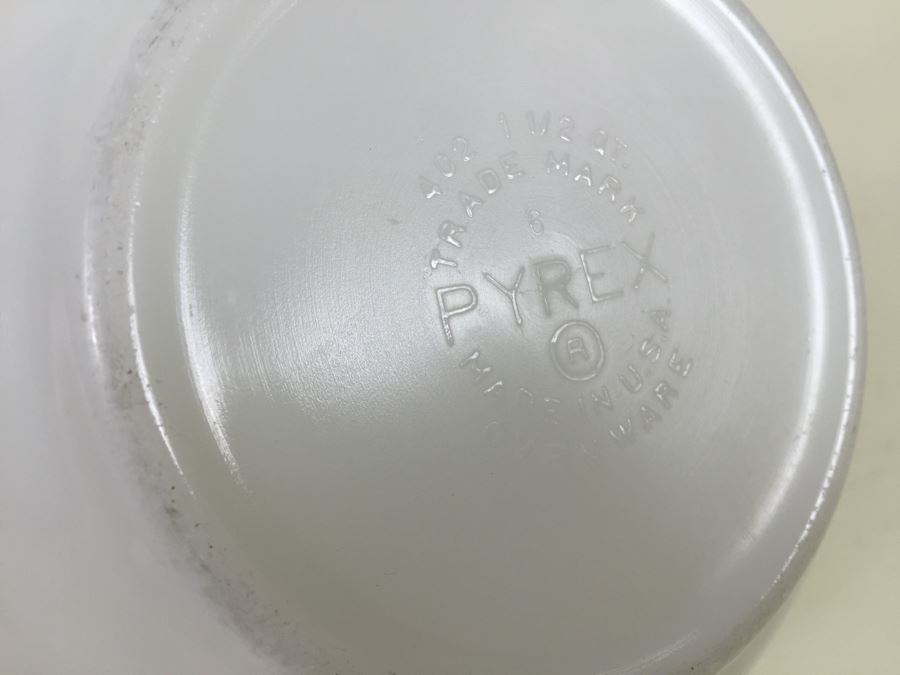 Vintage Pyrex Green And White Nesting Bowls [Photo 3]
