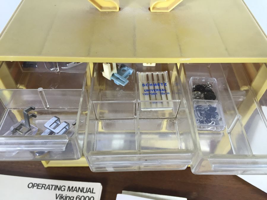 Viking Husqvarna 6440 Sewing Machine With Cabinet And Accessories [Photo 12]