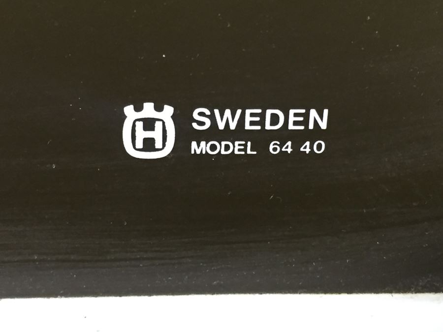 Viking Husqvarna 6440 Sewing Machine With Cabinet And Accessories [Photo 19]