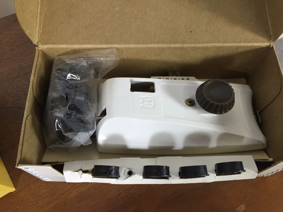 Viking Husqvarna 6440 Sewing Machine With Cabinet And Accessories [Photo 10]