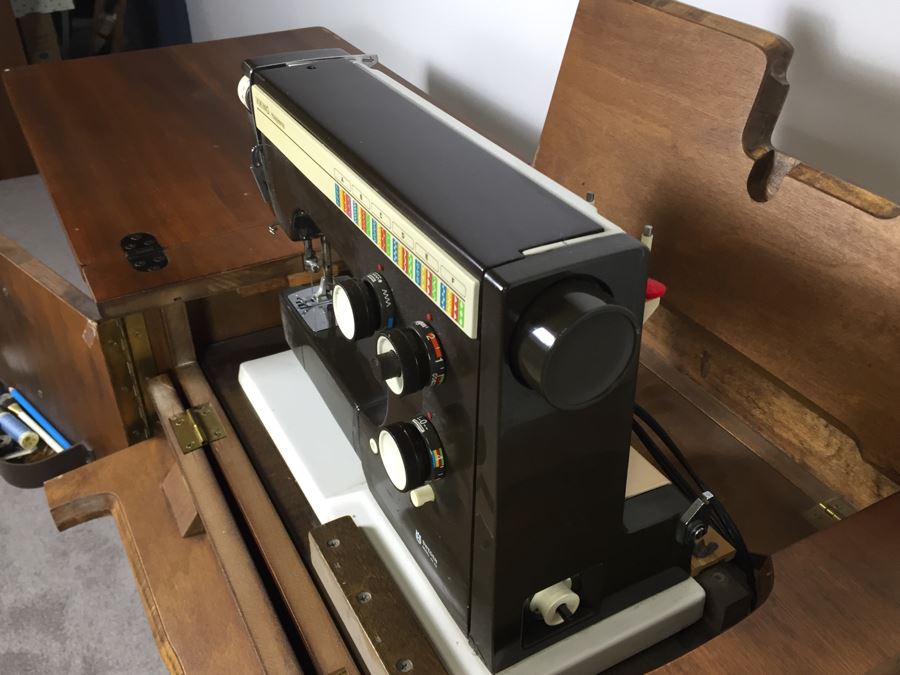 Viking Husqvarna 6440 Sewing Machine With Cabinet And Accessories [Photo 20]