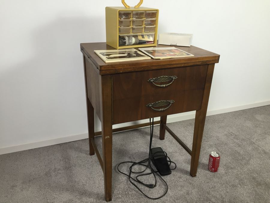 Viking Husqvarna 6440 Sewing Machine With Cabinet And Accessories [Photo 5]