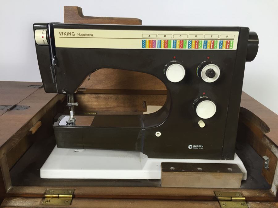 Viking Husqvarna 6440 Sewing Machine With Cabinet And Accessories [Photo 3]