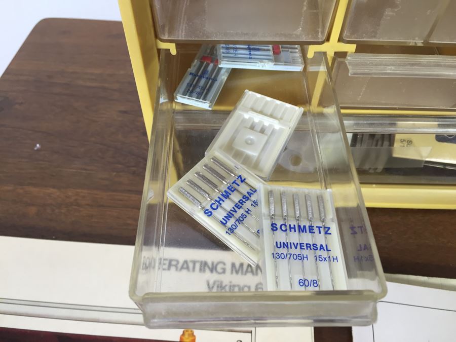 Viking Husqvarna 6440 Sewing Machine With Cabinet And Accessories [Photo 13]