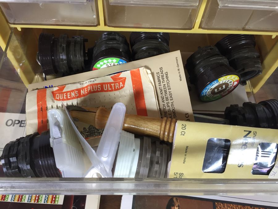 Viking Husqvarna 6440 Sewing Machine With Cabinet And Accessories [Photo 14]