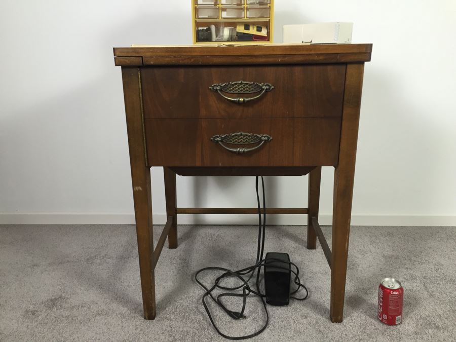 Viking Husqvarna 6440 Sewing Machine With Cabinet And Accessories [Photo 4]