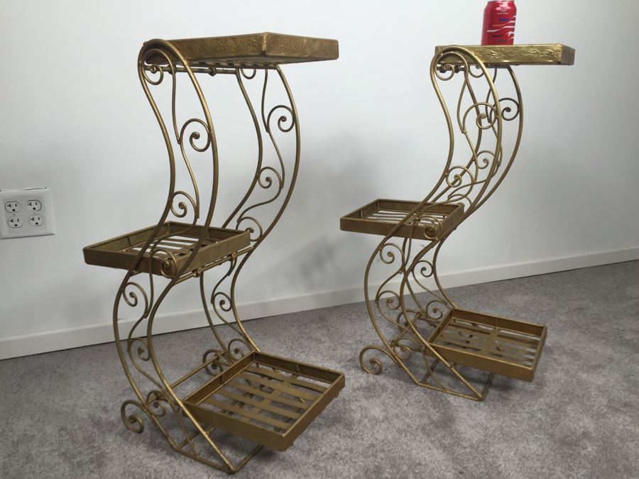 Pair Of Gold Painted Serpentine Shelves [Photo 4]