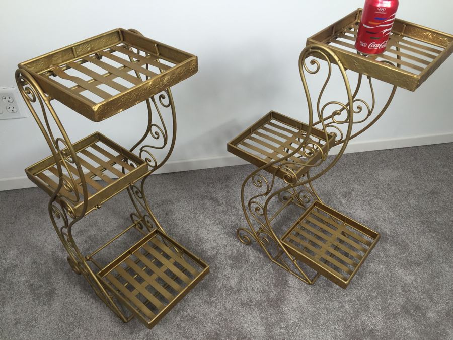 Pair Of Gold Painted Serpentine Shelves [Photo 2]