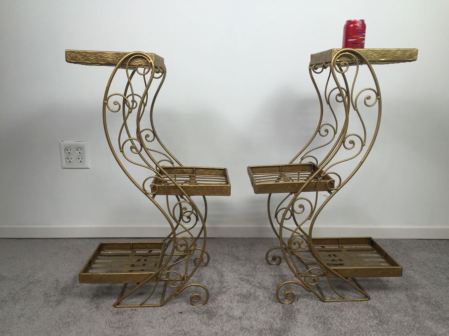 Pair Of Gold Painted Serpentine Shelves [Photo 7]