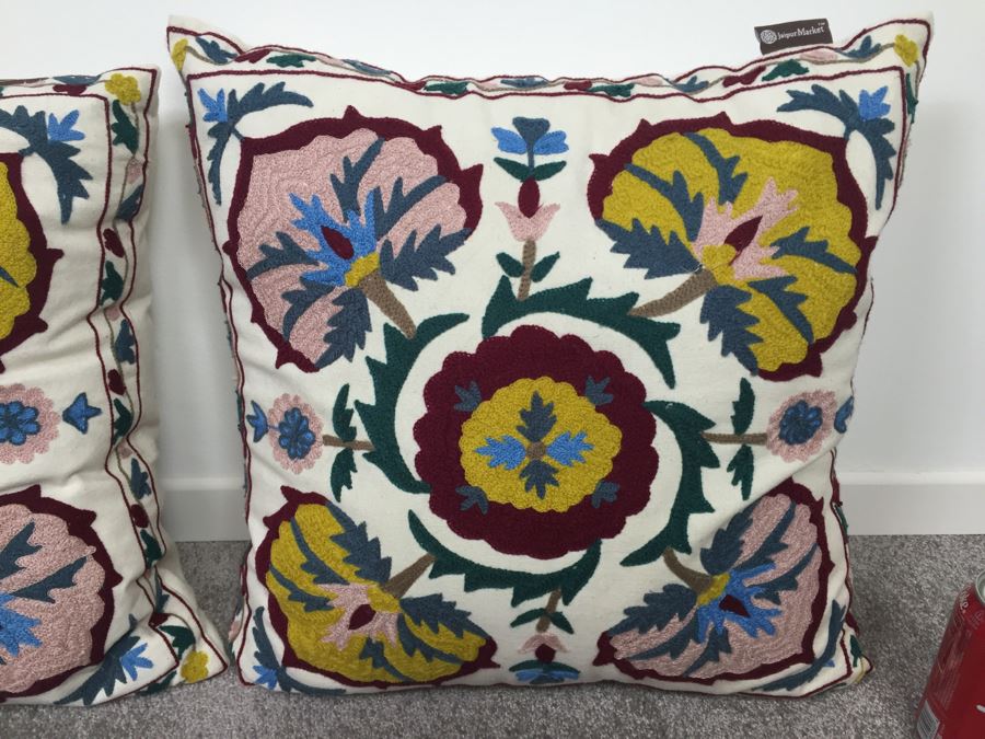 Pair Of Throw Pillows [Photo 2]