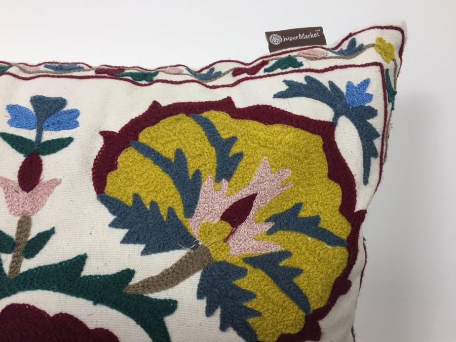 Pair Of Throw Pillows [Photo 5]