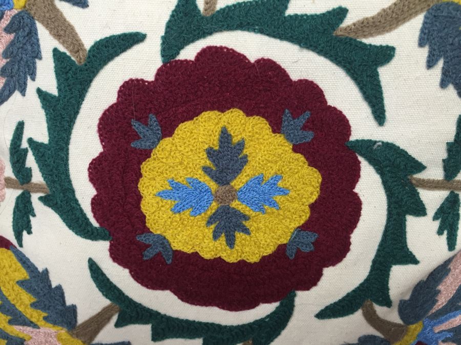 Pair Of Throw Pillows [Photo 4]