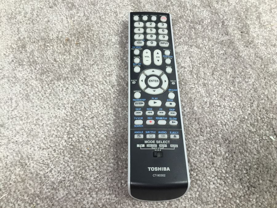 Toshiba LCD TV/DVD Combination Model No. 22LV610U [Photo 3]