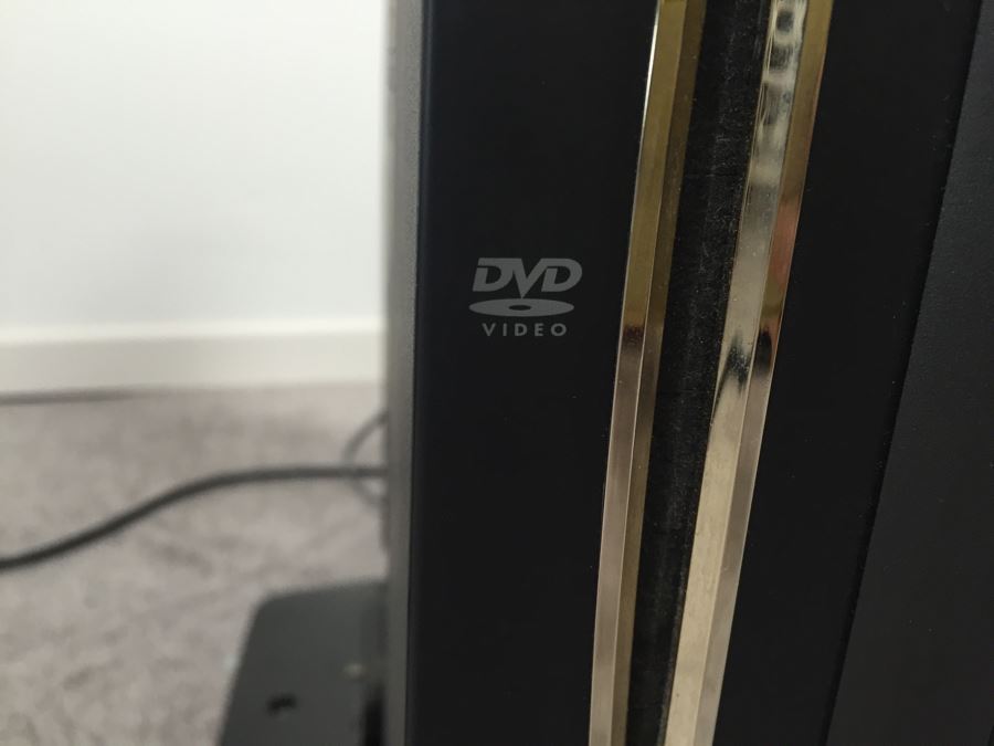 Toshiba LCD TV/DVD Combination Model No. 22LV610U [Photo 6]