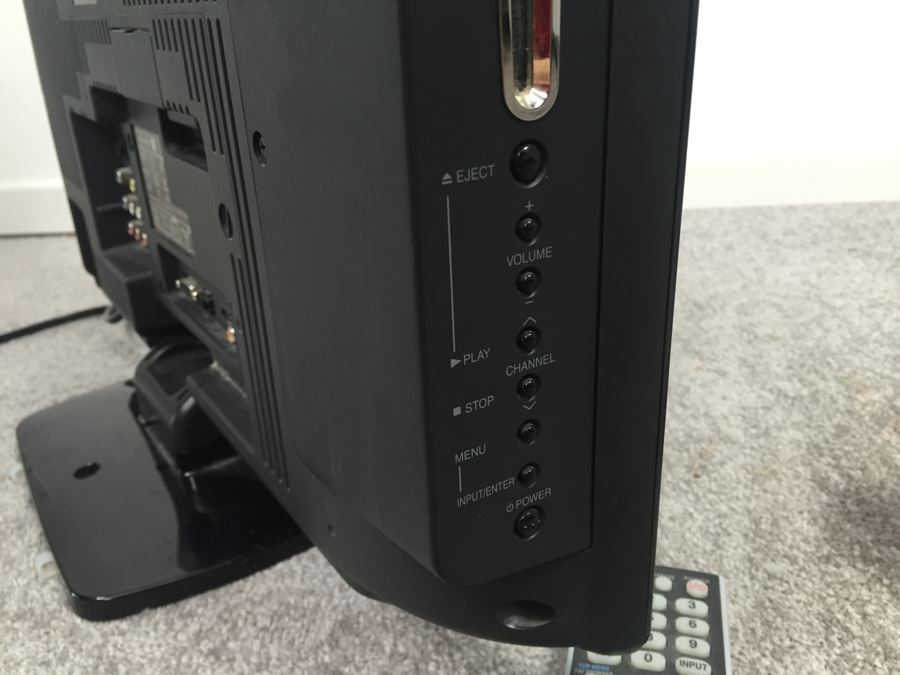 Toshiba LCD TV/DVD Combination Model No. 22LV610U [Photo 7]