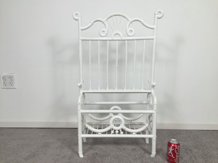 Floor Rack Painted White [Photo 1]