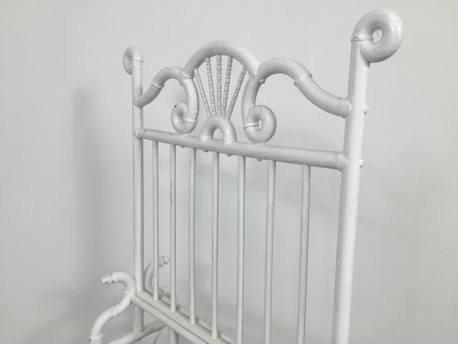 Floor Rack Painted White [Photo 7]