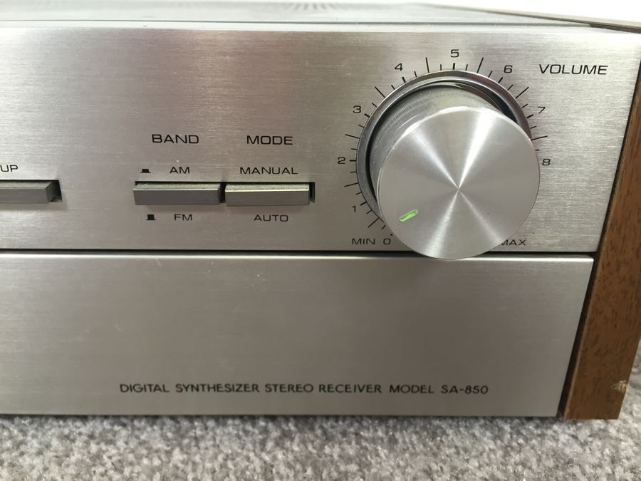 Toshiba Digital Synthesizer Stereo Receiver Model SA-850 [Photo 4]