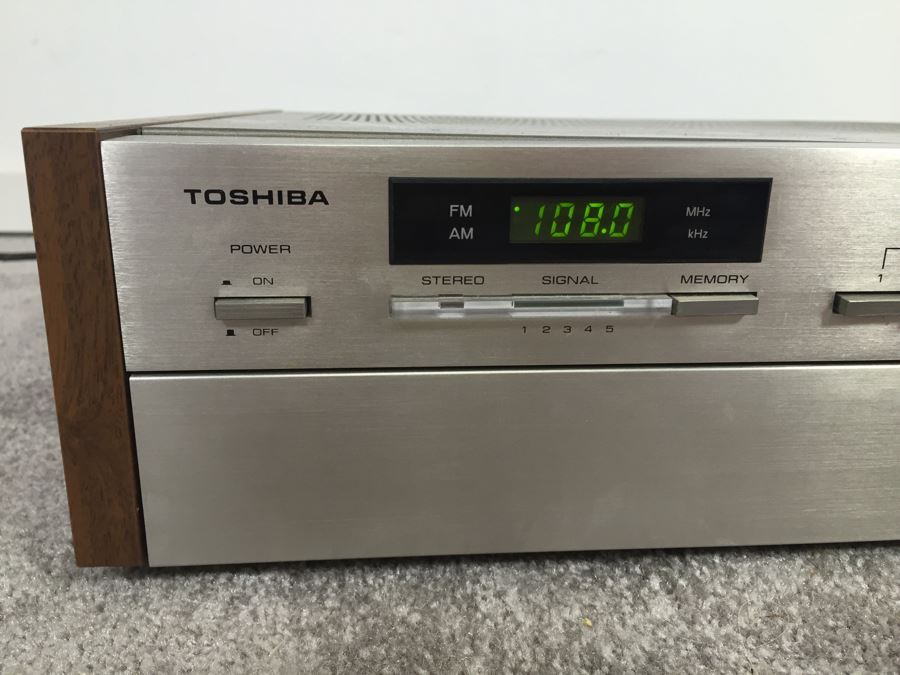 Toshiba Digital Synthesizer Stereo Receiver Model SA850