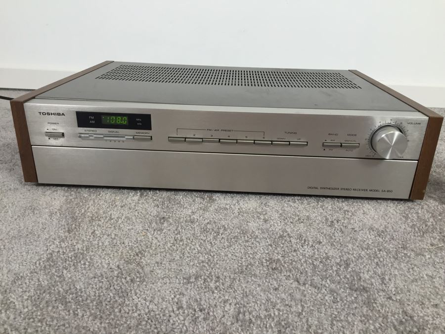 Toshiba Digital Synthesizer Stereo Receiver Model SA-850 [Photo 1]