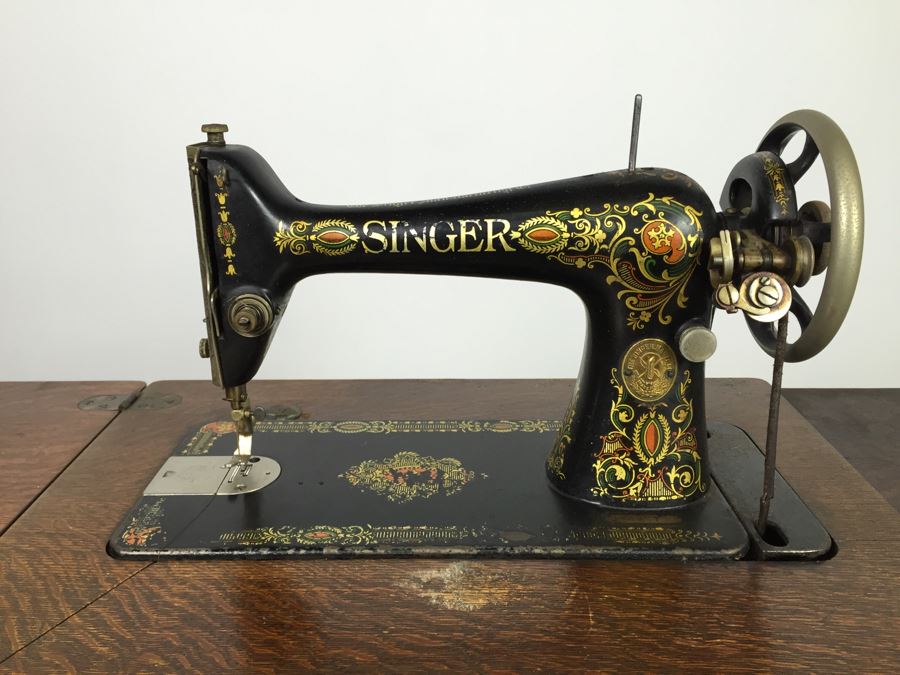 Antique 1911 Singer Treadle Sewing Machine With Cabinet Cast Iron
