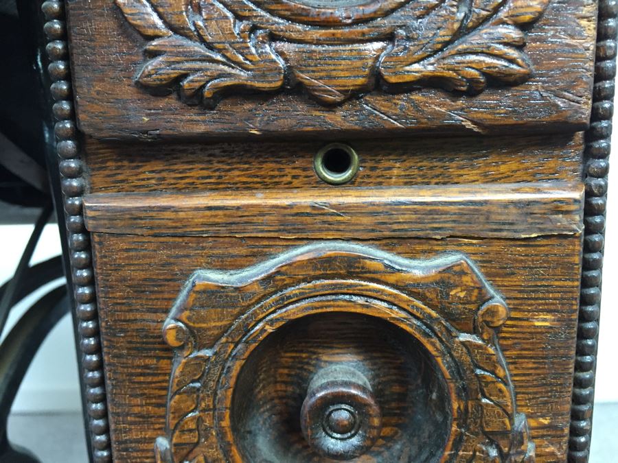 Antique 1911 Singer Treadle Sewing Machine With Cabinet, Cast Iron Base And Sewing Parts - Working But Needs New Belt [Photo 9]