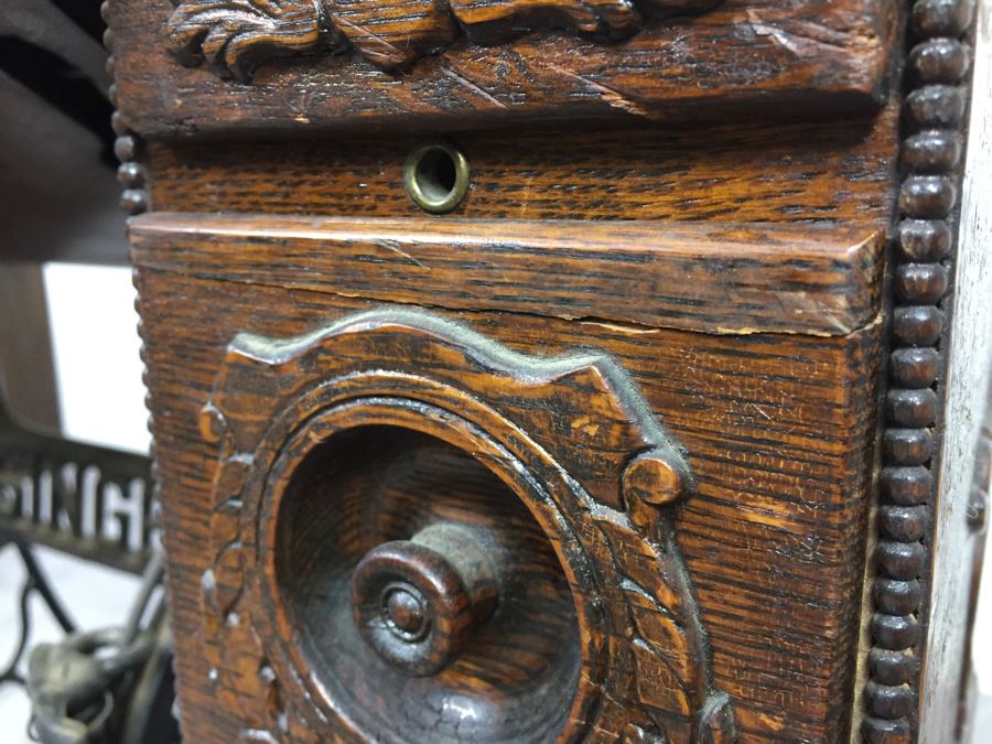 Antique 1911 Singer Treadle Sewing Machine With Cabinet, Cast Iron Base And Sewing Parts - Working But Needs New Belt [Photo 10]