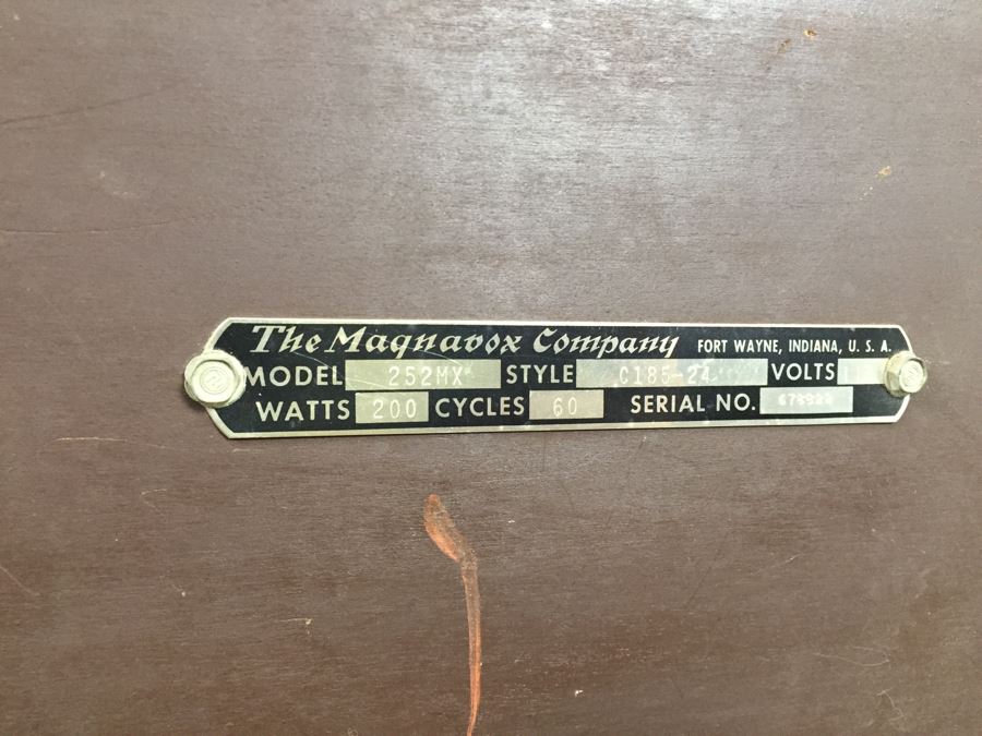 Vintage Magnavox Tube Radio Cabinet Model 252MX Turns On May Need Servicing [Photo 16]