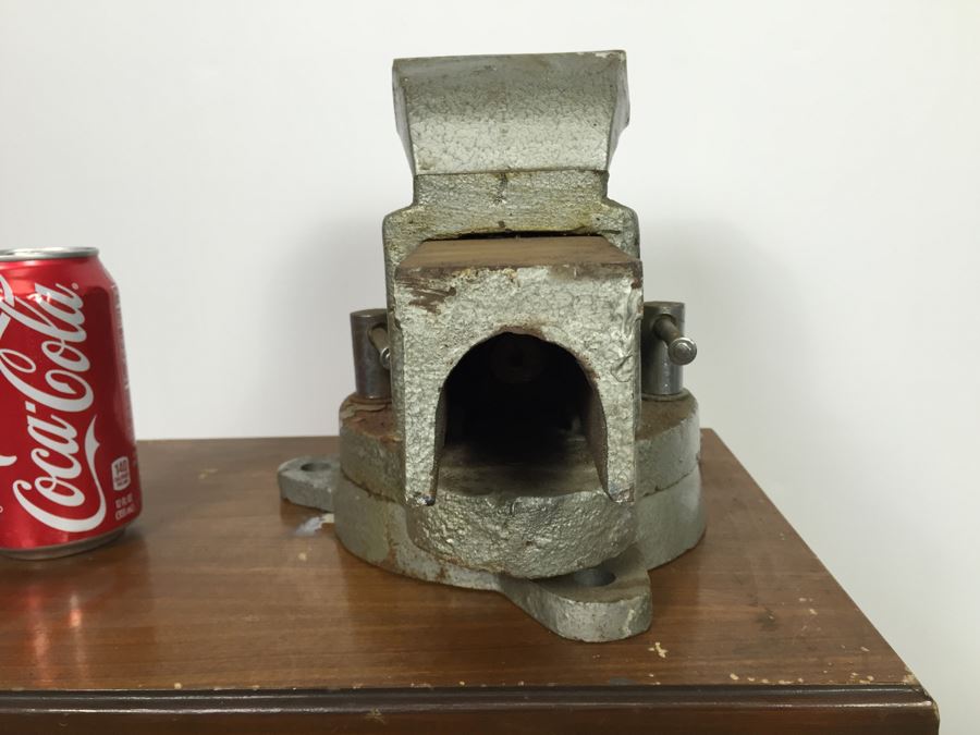 Metal Bench Vise [Photo 8]