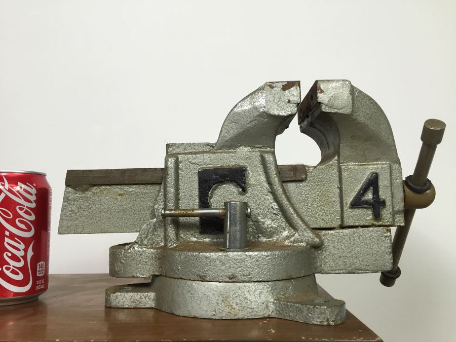 Metal Bench Vise [Photo 1]