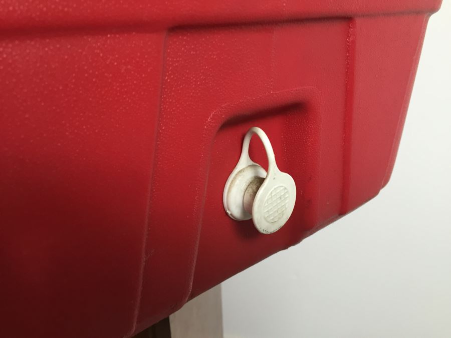 Red Igloo Cooler [Photo 6]