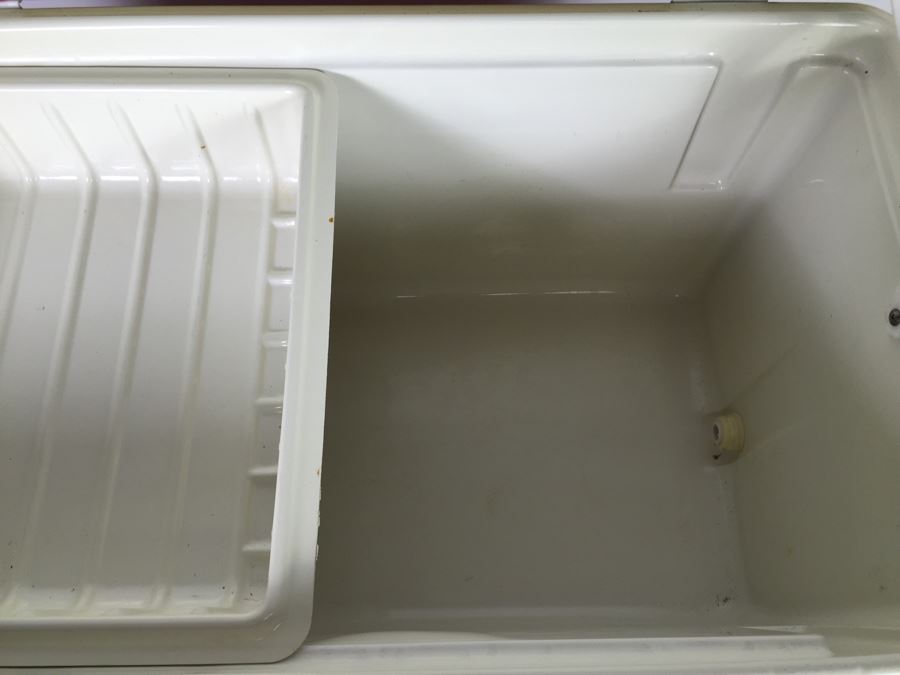 Red Igloo Cooler [Photo 9]