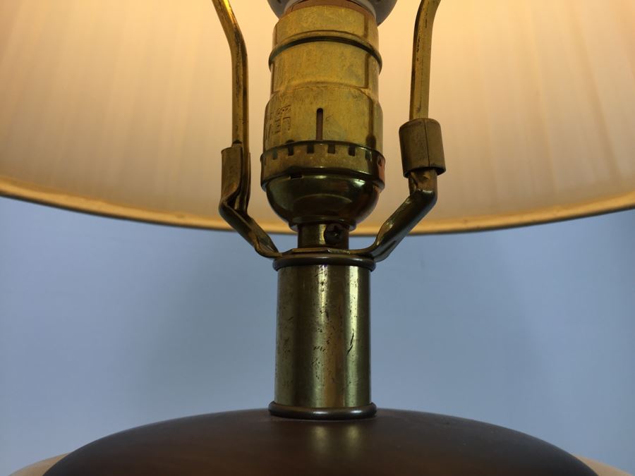 Stunning Table Lamp With Butterfly Motif [Photo 10]