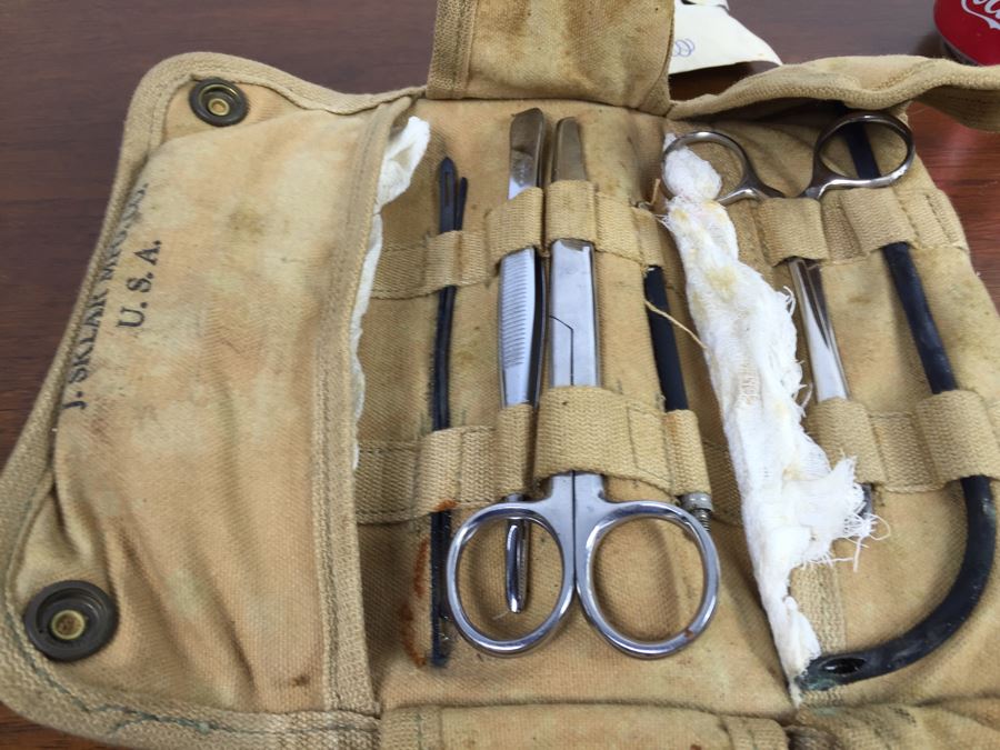 1940's U.S.N. M.D. Pocket Case Field Medical Kit [Photo 2]