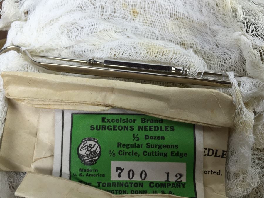 1940's U.S.N. M.D. Pocket Case Field Medical Kit [Photo 14]