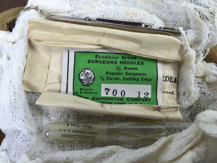 1940's U.S.N. M.D. Pocket Case Field Medical Kit [Photo 3]