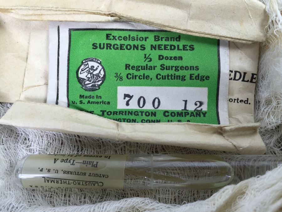 1940's U.S.N. M.D. Pocket Case Field Medical Kit [Photo 13]