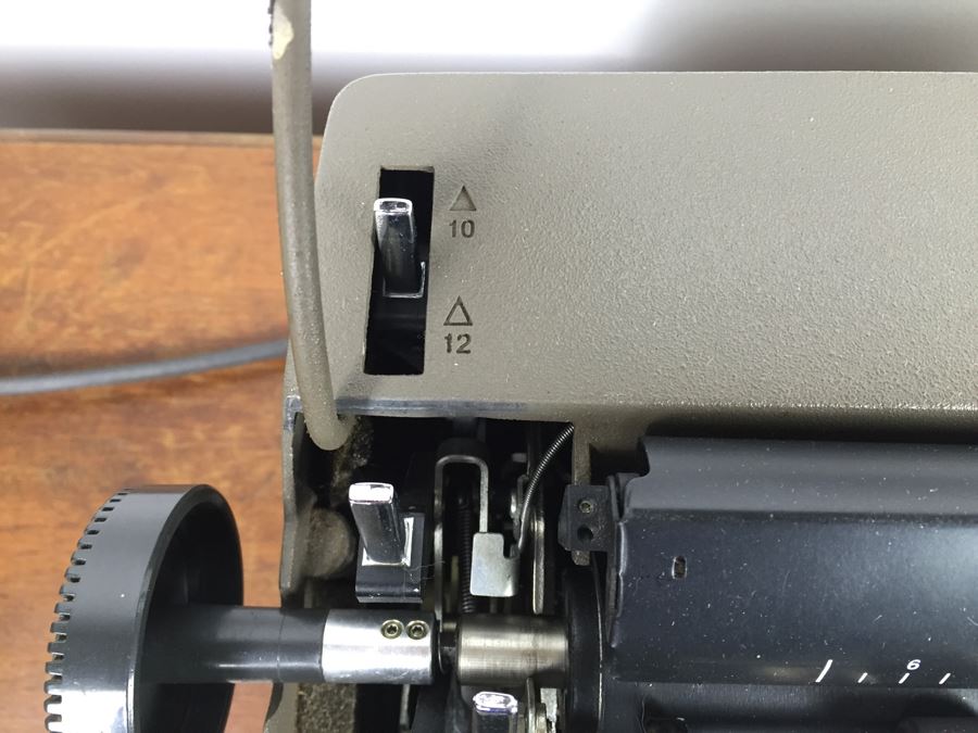 IBM Correcting Selectric III Typewriter Not Sure If Working Properly [Photo 8]