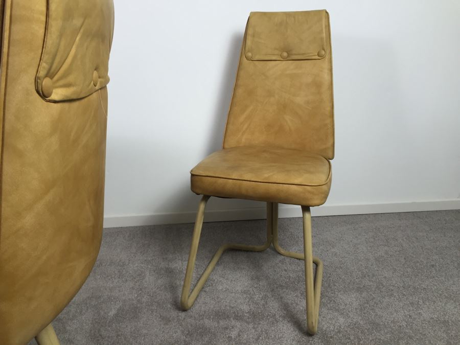 Vintage 1960's Kitchen Table And Chairs [Photo 11]