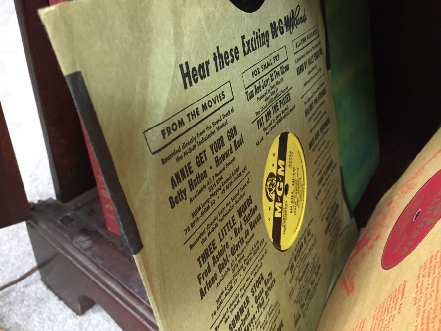 Vintage Capehart-Farnsworth Console Tube Radio With Record Player Model 1006 With Records - Platter Almost Spins Needs Servicing [Photo 21]