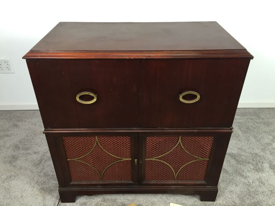 Vintage Capehart-Farnsworth Console Tube Radio With Record Player Model 1006 With Records - Platter Almost Spins Needs Servicing [Photo 5]